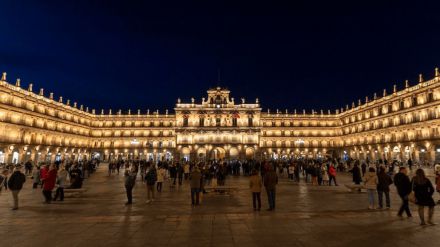 Salamanca, la ciudad que también te cautiva de noche