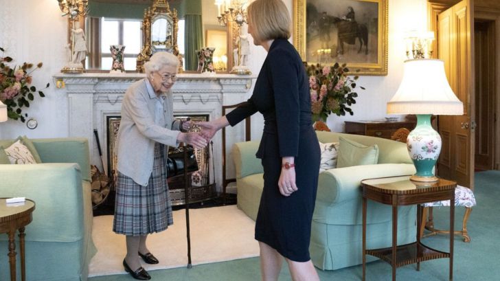 Una de las últimas imágenes de Isabel II, difundidas por la Casa Real británica el pasado martes, cuando la monarca recibió a la Primera Ministra, Liz Truss.