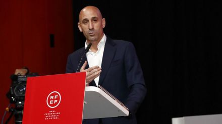 Rubiales carga contra la 'lacra del falso feminismo' y no dimite