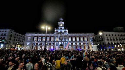 Miles de personas cargan contra Ayuso por recortar derechos LGTBI