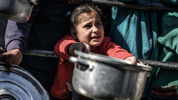 Israel-Palestina: La mitad de la población de Gaza se muere de hambre