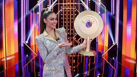 Lara Álvarez no logra salvar a Telecinco: 'La mejor generación' decepciona en su estreno