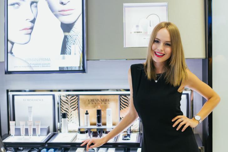 La actriz Esmeralda Moya madrina de la nueva boutique de Giorgio Armani Beauty en el Corte Inglés de Bilbao