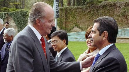 Revilla se mantiene firme ante la querella del rey emérito y va a juicio