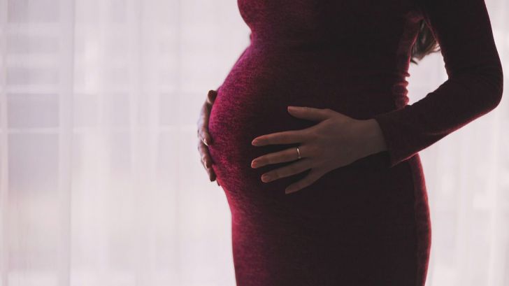 La maternidad aleja a Sara de sus amigas: 'No saben cómo incluirme en sus planes'