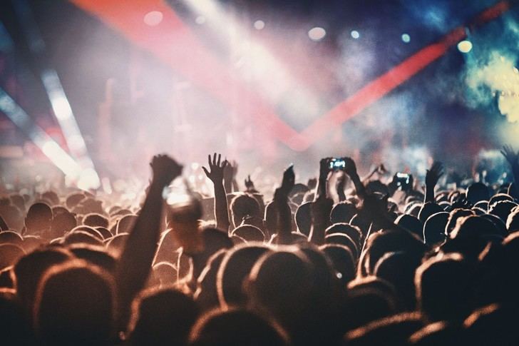 Investigación por irregularidades en la venta de entradas para conciertos en España