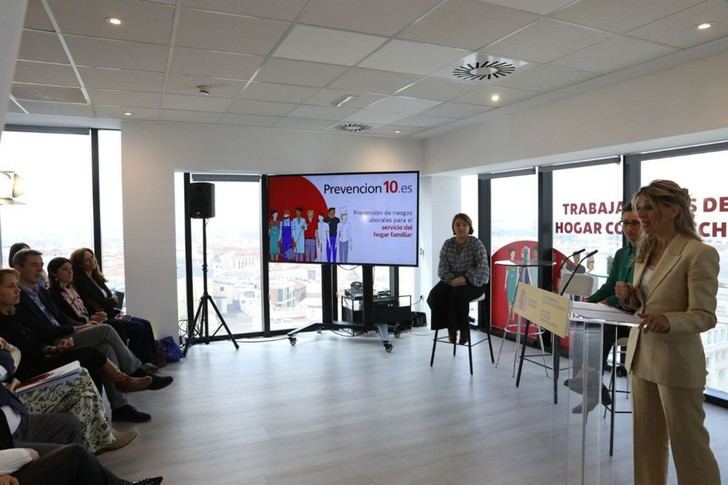 Yolanda Díaz lanza herramienta para evaluar riesgos laborales en empleadas del hogar