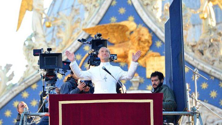 Imágenes de Javier Cámara y Jude Law durante el rodaje de ‘The Young Pope’