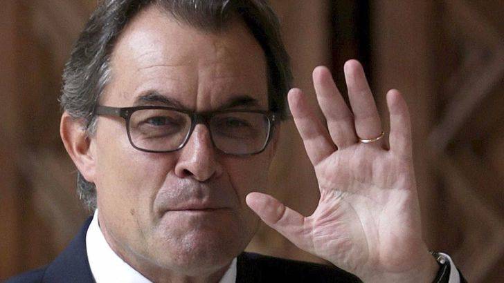 Artur Mas recibirá un sueldo de 7.000 euros, oficina, coche, chófer y escoltas