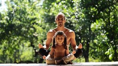 Yoga con papá: Ellos también quieren ser yoguis