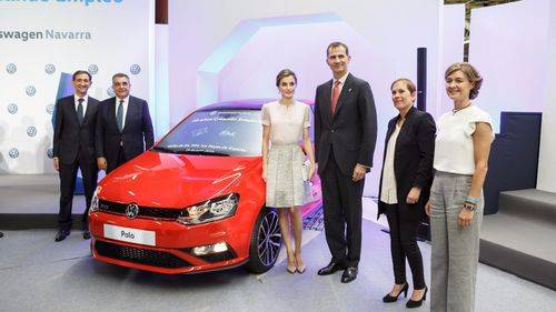 SS.MM. los Reyes han visitado la fábrica de Volkswagen Navarra con motivo del 50 aniversario de la factoría