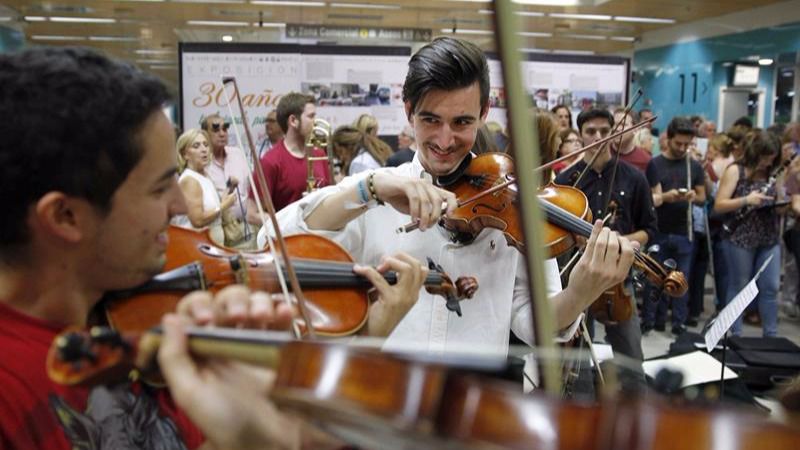 Flashmob músicos en el metro de Madrid