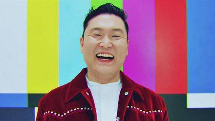 PSY vuelve para revalidar su título