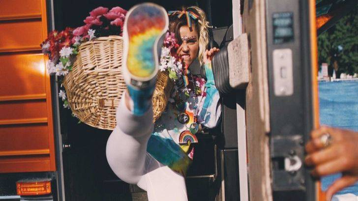 Miley Cyrus revive un clásico: ¡Las Converse están aquí!