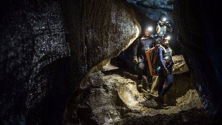 La cueva, descenso al infierno