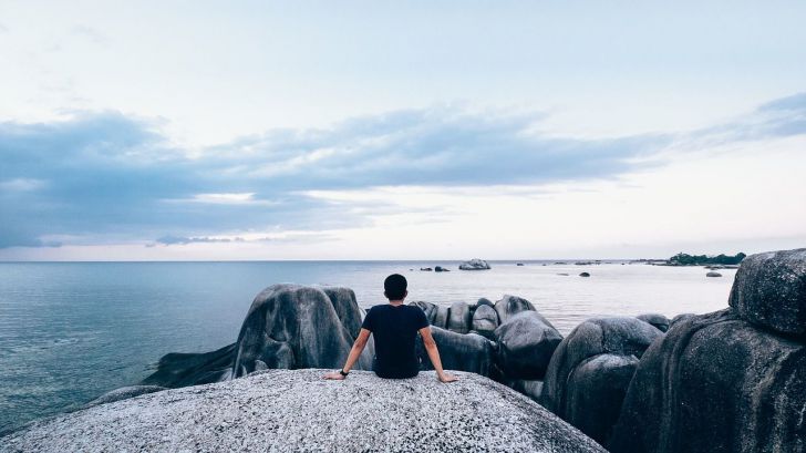 ¿Por qué no podemos desconectar ni en vacaciones?