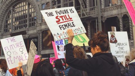 La mujer domina el mundo de la política… el resto también