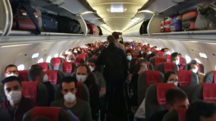 Facua denuncia a Iberia por "incumplir" las medidas de separación entre pasajeros