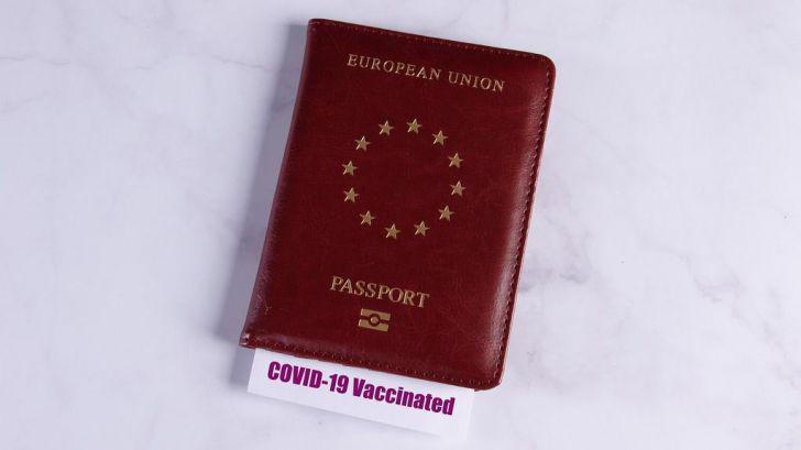 ¿Es aceptable exigir un pasaporte de vacunación restringido?