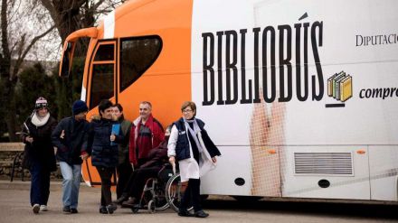 Plena inclusión celebra el Día del Libro con una campaña que insiste en el valor de la lectura fácil