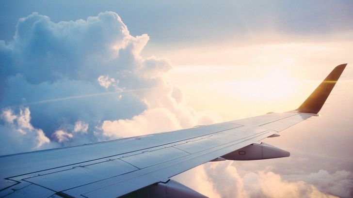 ¿Quién debe devolver el dinero de un vuelo cancelado? ¿La aerolínea o la agencia de viajes?