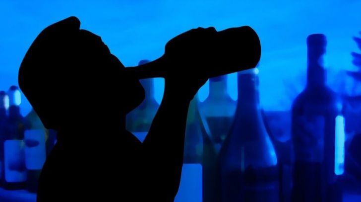 El alcohol es la sustancia más consumida en mayores de 64 años en España