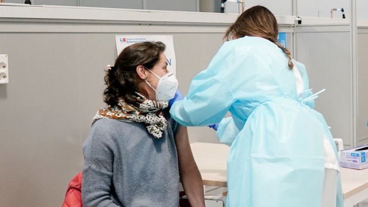 La Comunidad de Madrid empieza la próxima semana a vacunar contra el COVID-19 a los jóvenes de 16 años en adelante