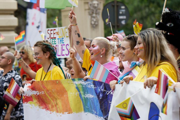 Activistas LGTBI+ de Hungría y Bulgaria alertan sobre ataques a sus derechos en Europa