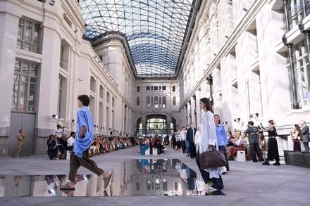 Adolfo Domínguez debuta en la 080 Barcelona Fashion con su nueva colección