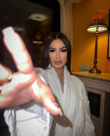 Asesinan a la cantante e influencer De la Rosa en un tiroteo en Los Ángeles