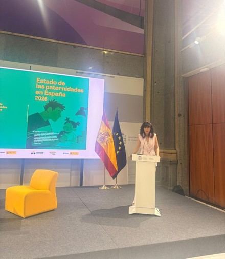 El 40% de las madres abandona su trabajo para cuidar, frente al 26% de los padres, generando estrés y malestar psicológico