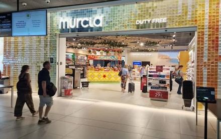 Aeropuerto de Murcia amplía su oferta comercial con nueva tienda y locales