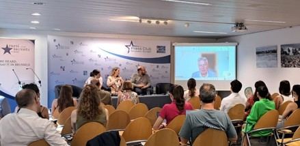 Expertos se reúnen en Bruselas para mejorar la alfabetización mediática de los mayores