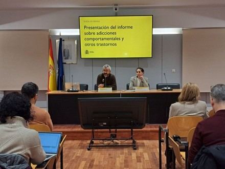 Informe revela aumento de adicciones comportamentales entre jóvenes en España