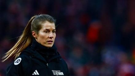 Marie-Louise Eta se convierte en la primera mujer en entrenar un equipo masculino de grandes ligas