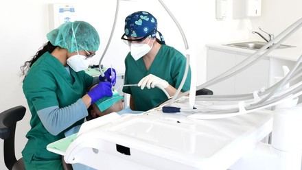 Campaña de la USC para prevenir el cáncer oral en Santiago de Compostela