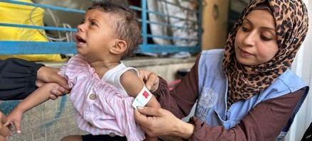 Crisis en Gaza: Bebés desnutridos y ayuda humanitaria estancada en la frontera