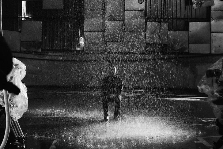 La campaña 'Impermeable' de Adolfo Domínguez alcanza más de 8 millones de visualizaciones