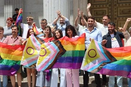 El Congreso aprueba ley que penaliza las terapias de conversión en España