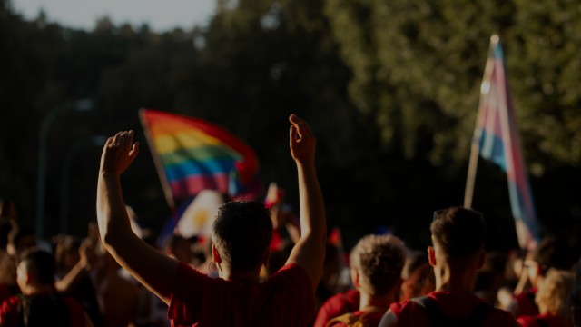 Protesta en Madrid contra la censura del Orgullo en Hungría y por los derechos LGTBI+ en Europa