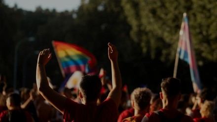 Protesta en Madrid contra la censura del Orgullo en Hungría y por los derechos LGTBI+ en Europa