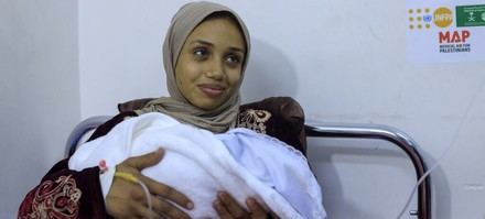 Comadronas brindan esperanza a mujeres en Gaza durante el invierno y la crisis humanitaria