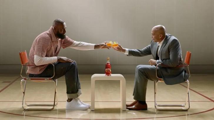 LeBron James sorprende con un anuncio publicitario en lugar de su retirada