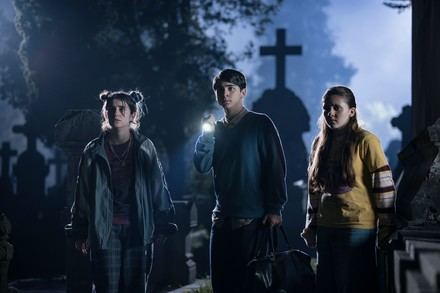 'Los Muértimer' lanza su tráiler: misterio y humor en un cementerio