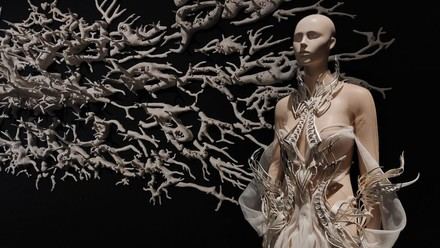 Metrópolis presenta un especial sobre Iris van Herpen y su innovadora visión de la moda