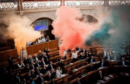 España podría enfrentar una represión similar a la de Hungría contra los derechos LGTBI+