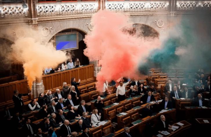España podría enfrentar una represión similar a la de Hungría contra los derechos LGTBI+
