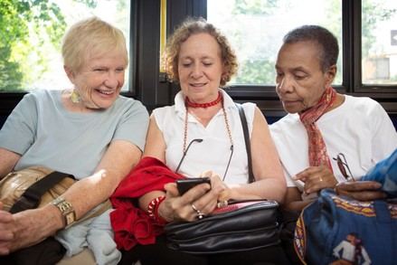 Iniciativa europea busca fortalecer la alfabetización mediática en comunidades rurales y entre personas mayores