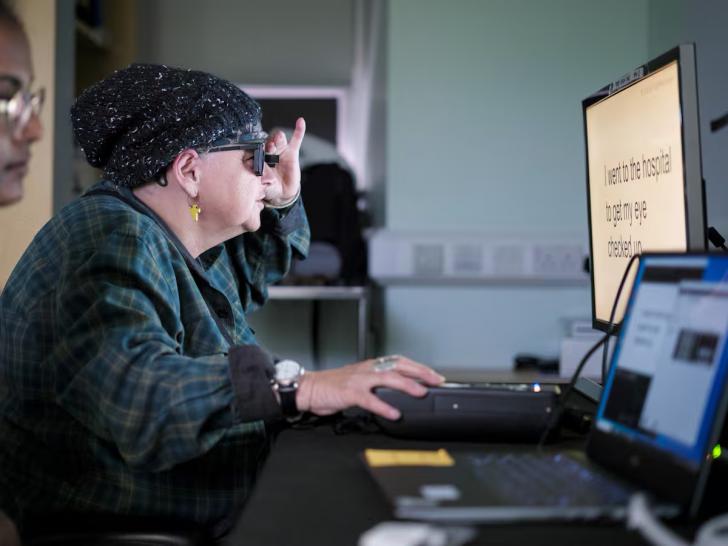 Un innovador microchip promete recuperar la visión en personas mayores