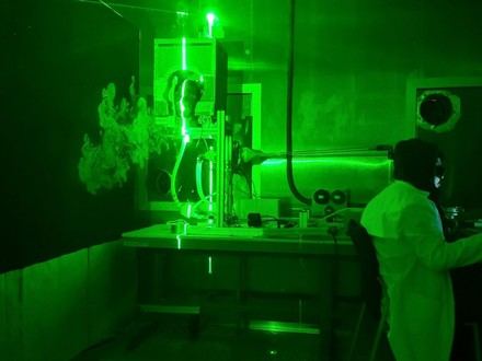 Investigación revela cómo la cavidad nasal afecta la dispersión de aerosoles al estornudar